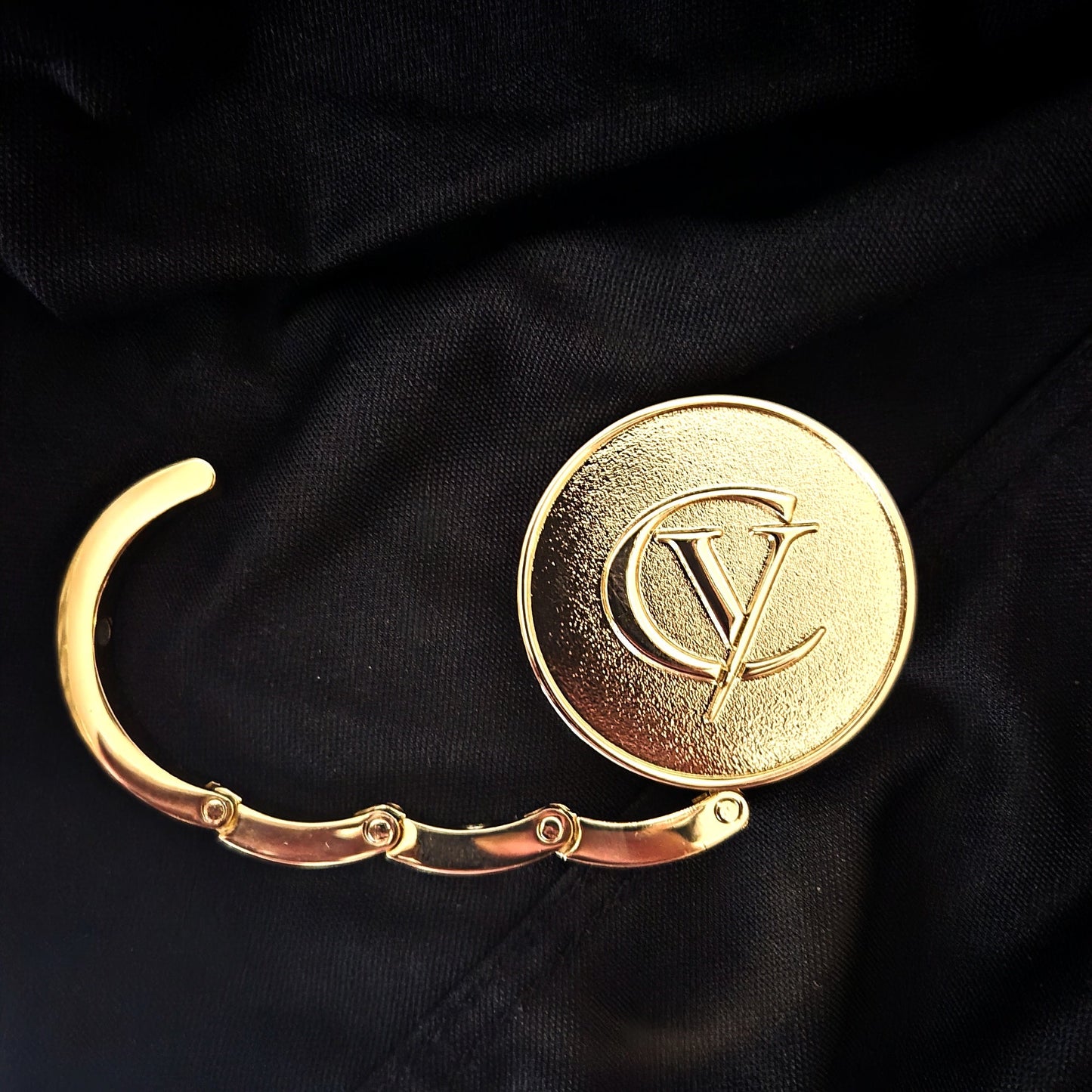 Signature Gold Table Hanger — Gold / Gold